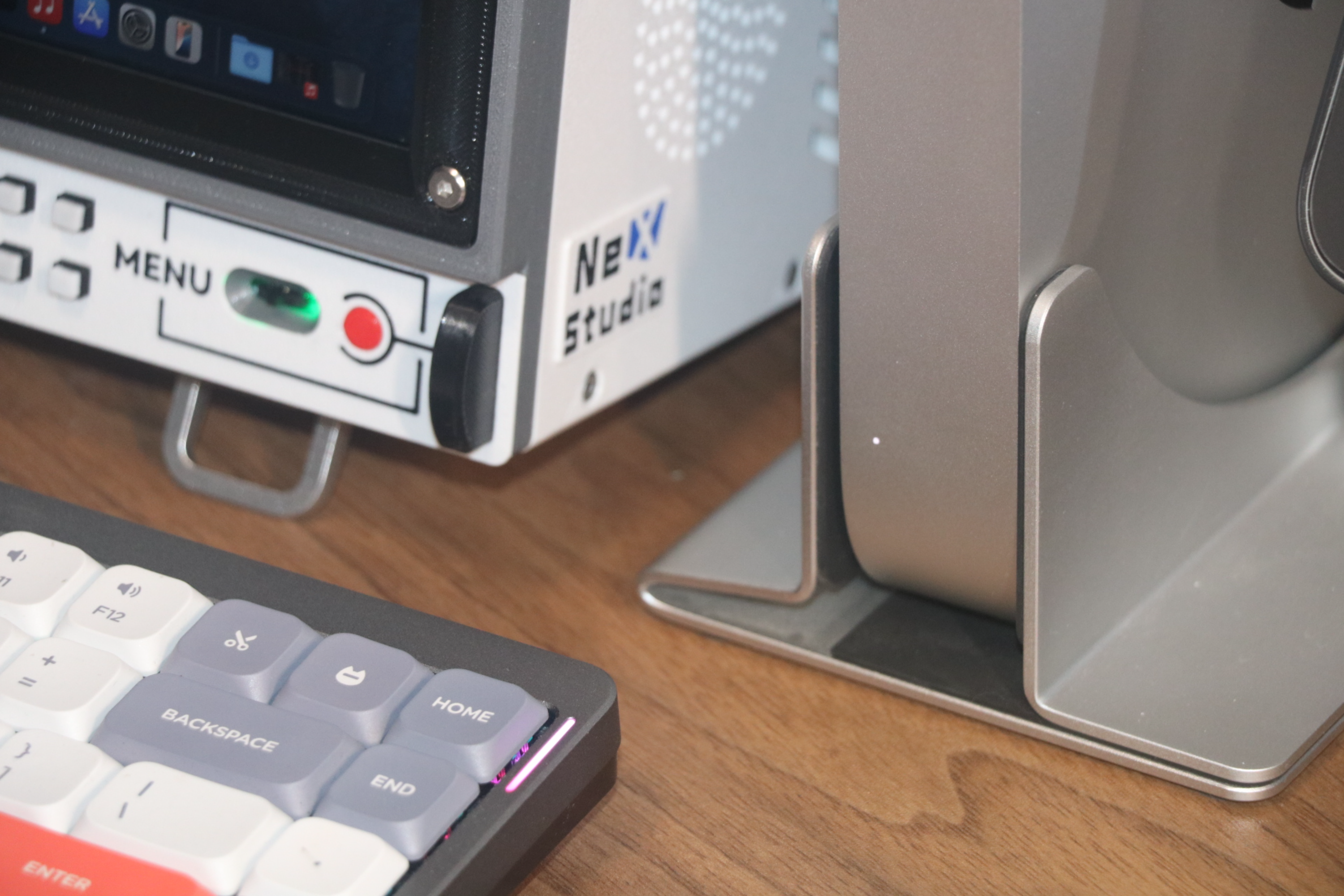 Vintage CRT | 9.7" 2K Display | Retro PC Monitor | CRT retro-style