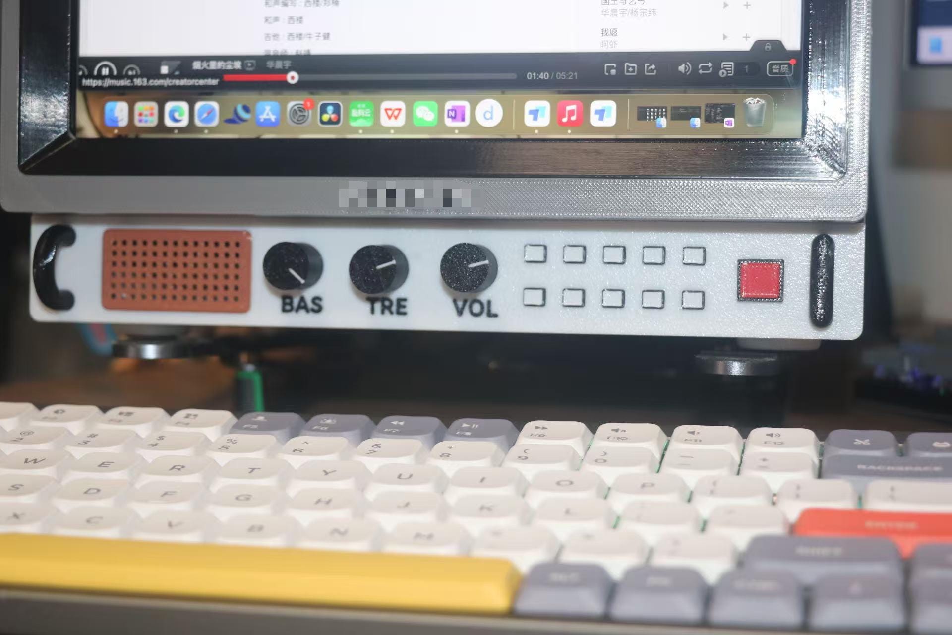 Vintage CRT-Inspired Desktop Monitor | 9.7" 2K Display | Retro Design with Modern Features